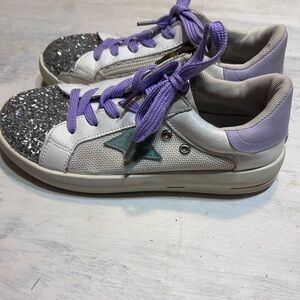 Lola + The Boys Glitter Star Sneakers – Purple Laces size US 2